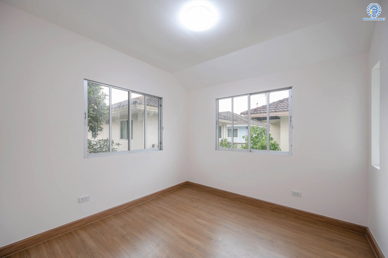 บ้านมือสองตกแต่งใหม่ โครงการ พฤกษ์ลดา พุทธสาคร จากแบรนด์ LH ตัวบ้านใกล้สวนสาธารณะ รองรับทุกความสุขบนเนื้อที่ 53.9 ตร.ว. ฟังก์ชัน 3 ห้องนอน 3 ห้องน้ำ จอดรถได้ 2 คัน เชื่อมต่อถนนเพชรเกษม, ถนนพุทธมณฑลสาย4, ถนนบรมราชชนนี ใกล้รถไฟฟ้าสายสีน้ำเงิน "สถานีหลักสอง" และ The Mall บางแค